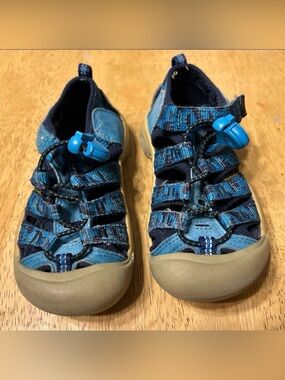 Keen Sandals for Boys, Size 10, color Blue, Gently Used.